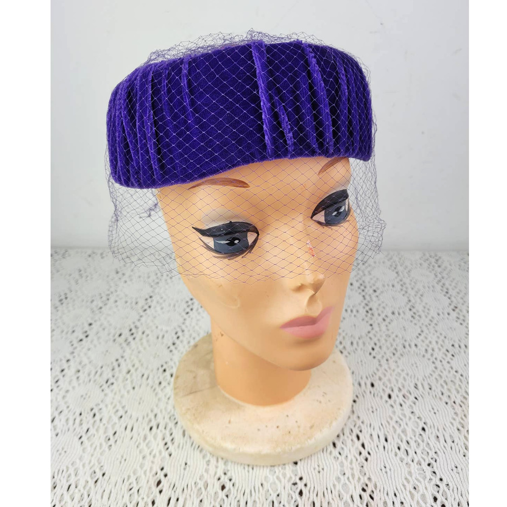 Vintage 1950s Beautiful Purple Velvet Mesh Net Pillbox Church Wedding Fancy Hat